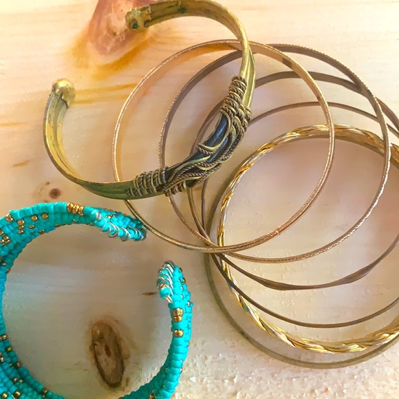 Closet clearance FREE with any 4+ items bundles. - Picture 6 of 6